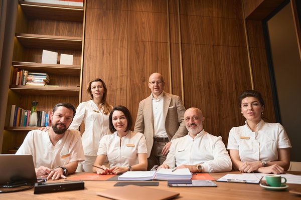 10 modèles de salopette femme : le rétro à la mode en 2025